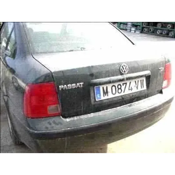 VOLKSWAGEN PASSAT BERLINA (3B2) '1996 1.9 TDI AZUL