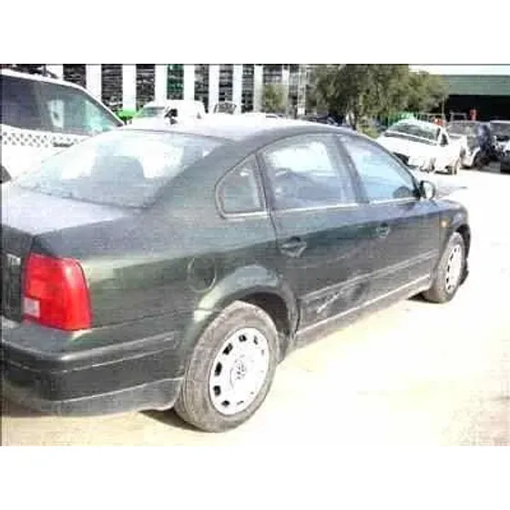 VOLKSWAGEN PASSAT BERLINA (3B2) '1996 1.9 TDI AZUL