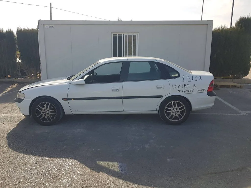 OPEL VECTRA B BERLINA '1998 BASICO BLANCO