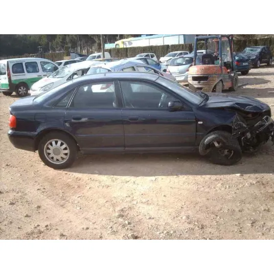 AUDI A4 BERLINA (B5) '2000 1.8 AZUL
