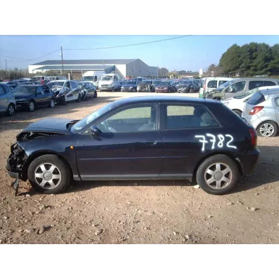 AUDI A3 (8L) '2000 1.9 TDI AMBIENTE AZUL
