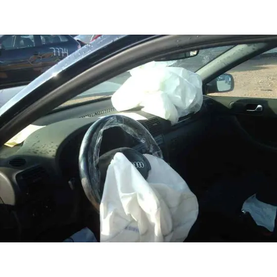 AUDI A3 (8L) '2000 1.9 TDI AMBIENTE AZUL