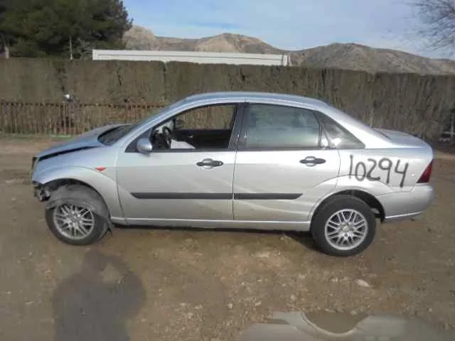 FORD FOCUS BERLINA (CAK) '2000 GHIA GRIS