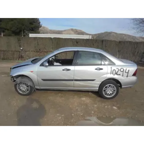 FORD FOCUS BERLINA (CAK) '2000 GHIA GRIS
