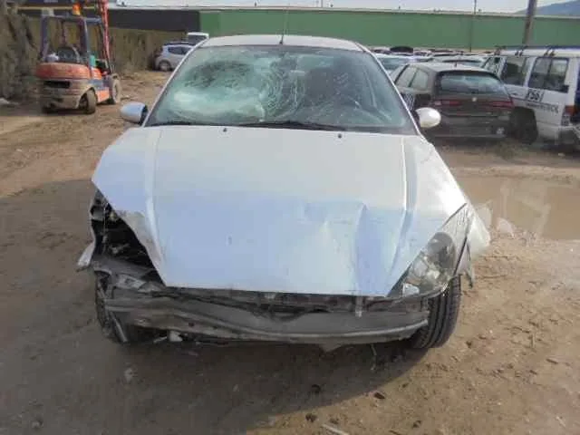 FORD FOCUS BERLINA (CAK) '2000 GHIA GRIS