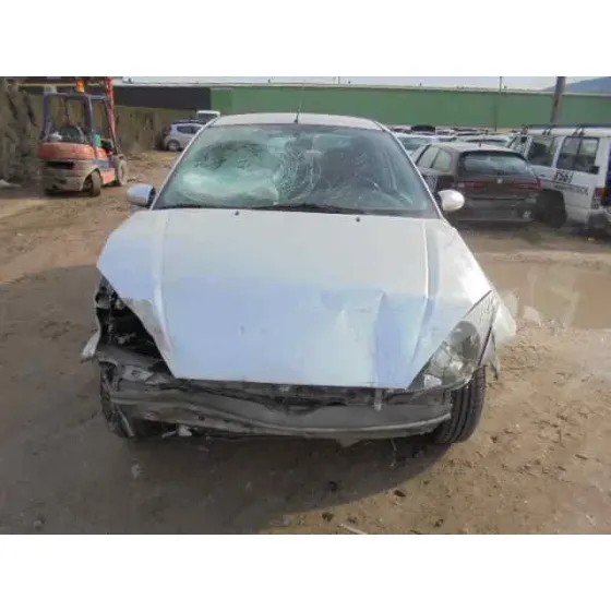 FORD FOCUS BERLINA (CAK) '2000 GHIA GRIS