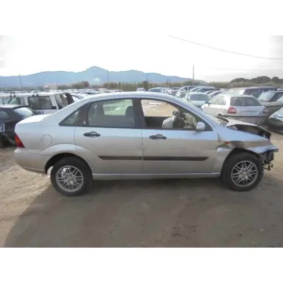 FORD FOCUS BERLINA (CAK) '2000 GHIA GRIS