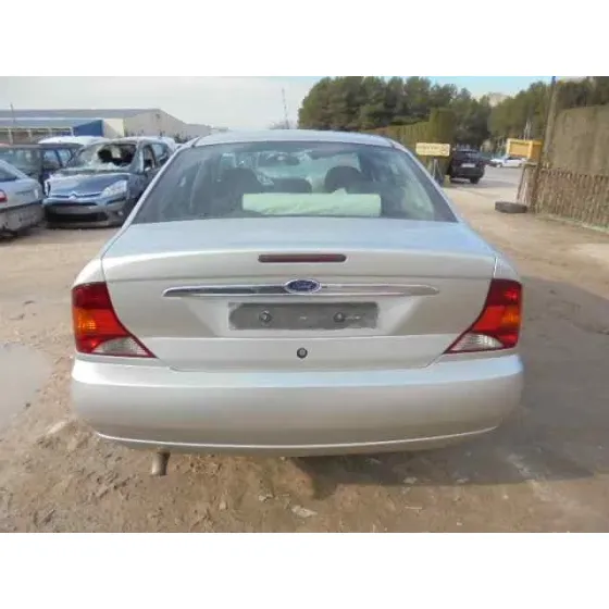 FORD FOCUS BERLINA (CAK) '2000 GHIA GRIS