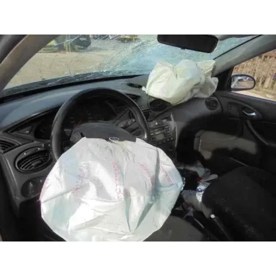 FORD FOCUS BERLINA (CAK) '2000 GHIA GRIS