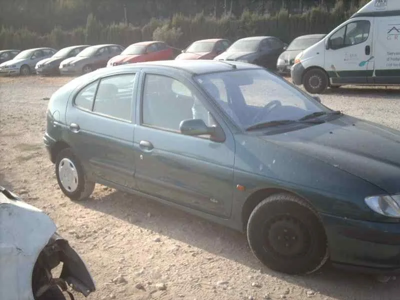 RENAULT MEGANE I BERLINA HATCHBACK (BA0) RENAULT MEGANE I BERLINA HATCHBACK (BA0) '1998 1.6E RN VERDE 1996