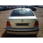 VOLKSWAGEN BORA BERLINA (1J2) VOLKSWAGEN BORA BERLINA (1J2) '1999 CONCEPTLINE GRIS 1998