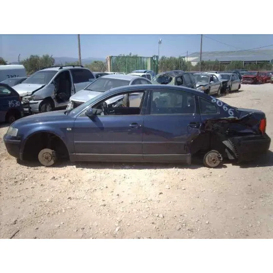 VOLKSWAGEN PASSAT BERLINA (3B2) '1999 HIGHLINE AZUL