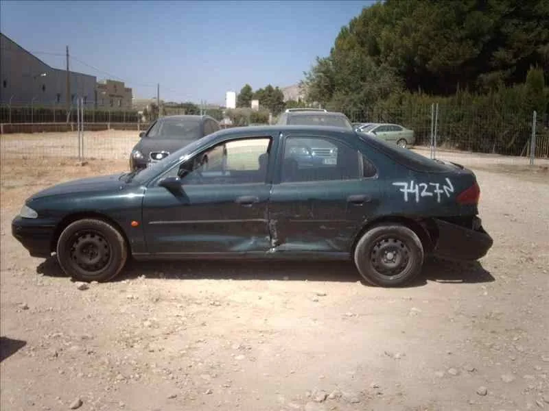 FORD MONDEO BERLINA/FAMILIAR (FD) FORD MONDEO BERLINA/FAMILIAR (FD) '1993 CLX BERLINA VERDE 1993