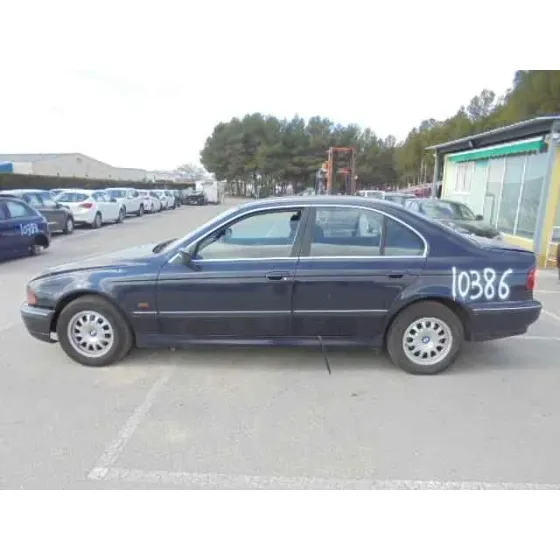 BMW SERIE 5 BERLINA (E39) '1997 523I AZUL