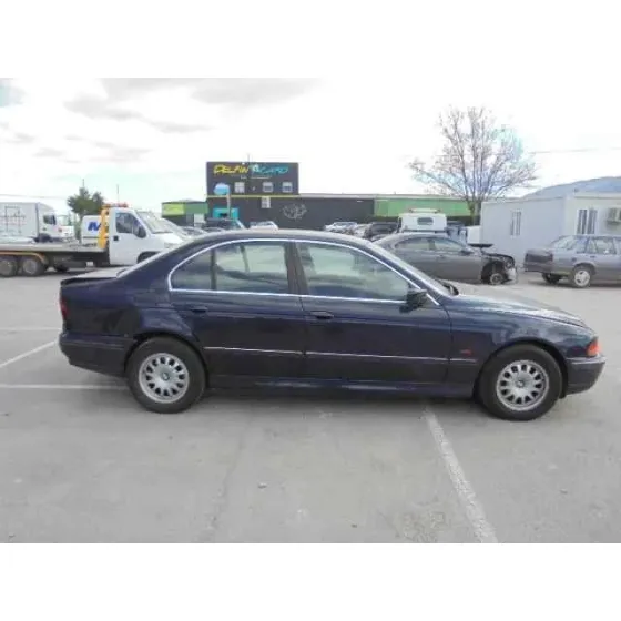 BMW SERIE 5 BERLINA (E39) '1997 523I AZUL