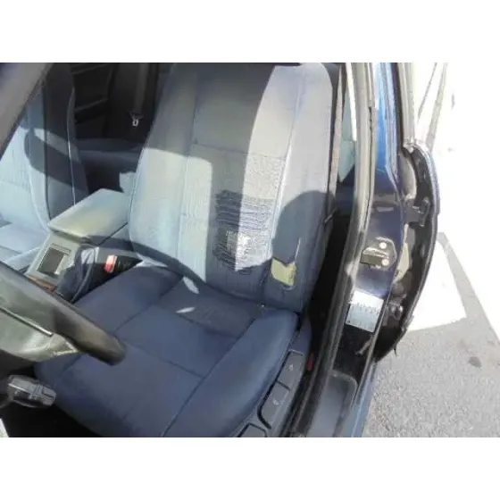 BMW SERIE 5 BERLINA (E39) '1997 523I AZUL