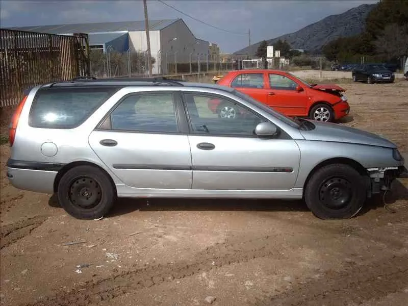 RENAULT LAGUNA GRANDTOUR (K56) '1999 2.0+ 16V RXE GRIS