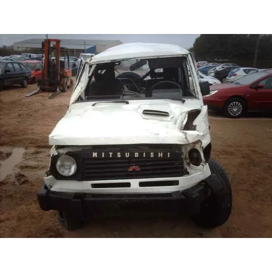 MITSUBISHI MONTERO (L040) '1990 2500 TD (2-PTAS.) BLANCO