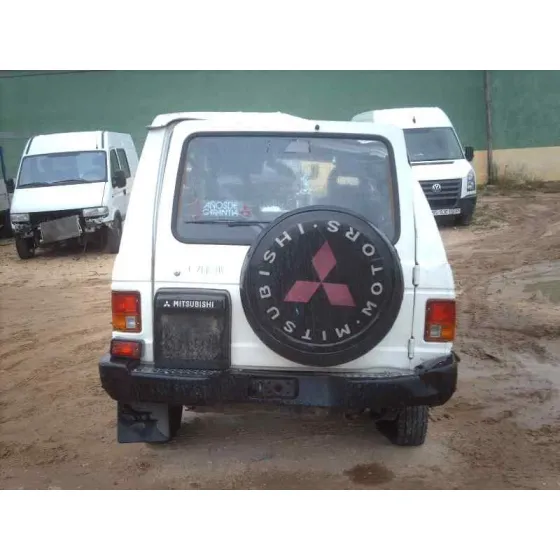 MITSUBISHI MONTERO (L040) '1990 2500 TD (2-PTAS.) BLANCO