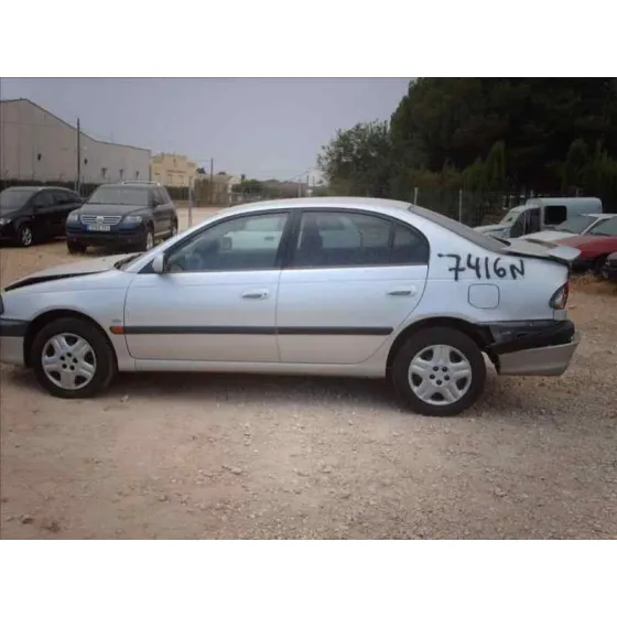 TOYOTA AVENSIS BERLINA (T 22) '1997 2.0 SOL (4-PTAS.) GRIS