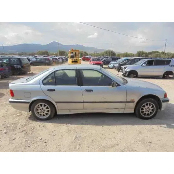 BMW SERIE 3 BERLINA (E36) '1994 318TDS GRIS
