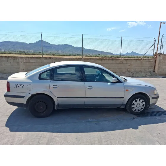 Volkswagen PASSAT B5 (3B2) 1996