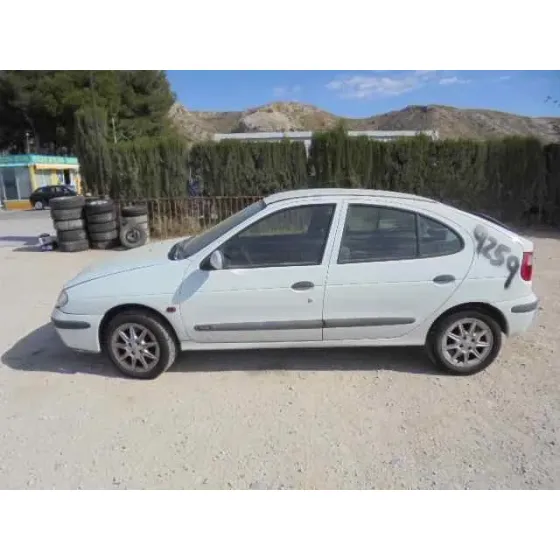 RENAULT MEGANE I FASE 2 BERLINA (BA0) '1999 1.9 D RXE BLANCO