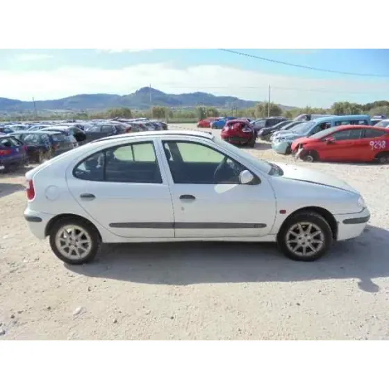 RENAULT MEGANE I FASE 2 BERLINA (BA0) '1999 1.9 D RXE BLANCO