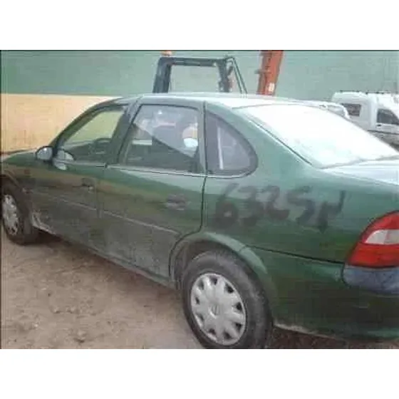 OPEL VECTRA B BERLINA '1995 BASICO VERDE