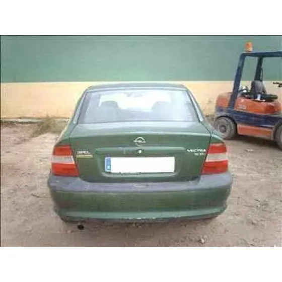OPEL VECTRA B BERLINA '1995 BASICO VERDE
