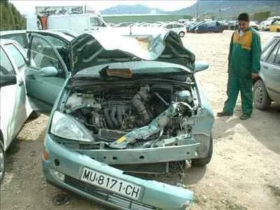FORD FOCUS BERLINA (CAK) '2001 1.6 16V CAT VERDE
