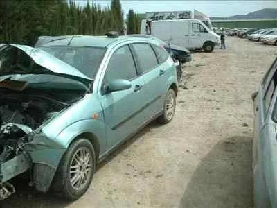 FORD FOCUS BERLINA (CAK) '2001 1.6 16V CAT VERDE