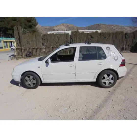 VOLKSWAGEN GOLF IV BERLINA (1J1) '2001 HIGHLINE BLANCO