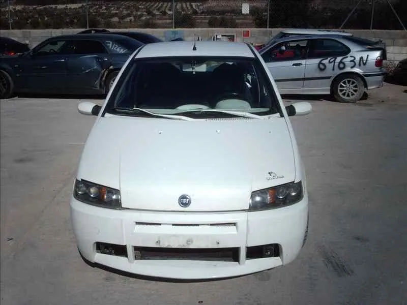 FIAT PUNTO BERLINA (188) FIAT PUNTO BERLINA (188) '1999 1.2 8V BLANCO 1999