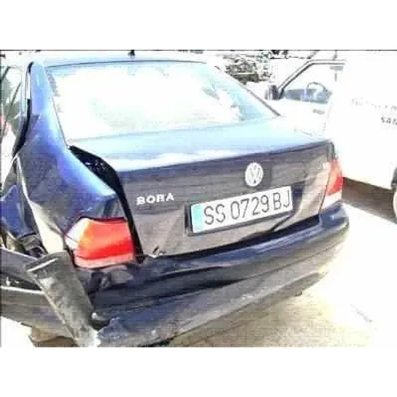 VOLKSWAGEN BORA BERLINA (1J2) '1998 1.6 AZUL