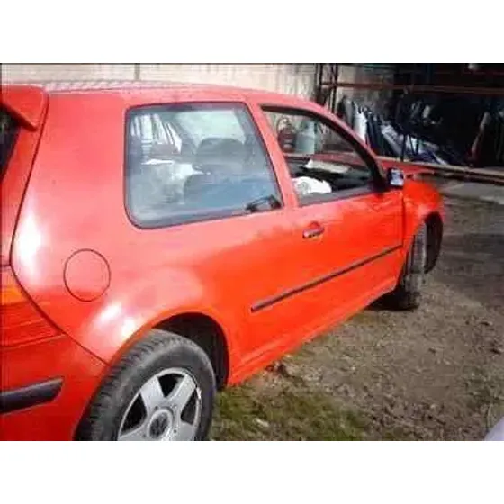 VOLKSWAGEN GOLF IV BERLINA (1J1) '1997 1.6 ROJO