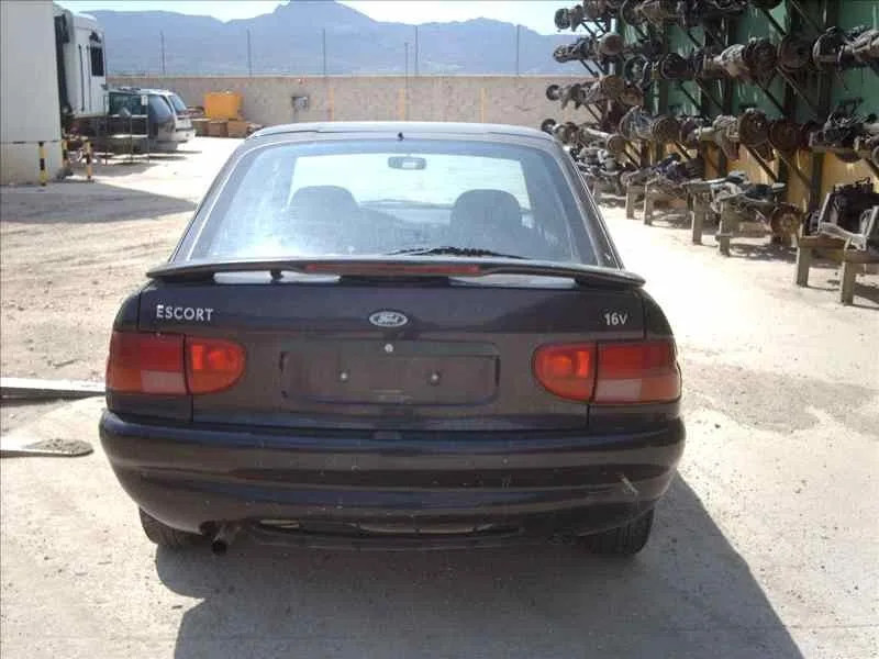 FORD ESCORT BERL./TURNIER FORD ESCORT BERL./TURNIER '1995 1.6 16V CAT VIOLETA 1995