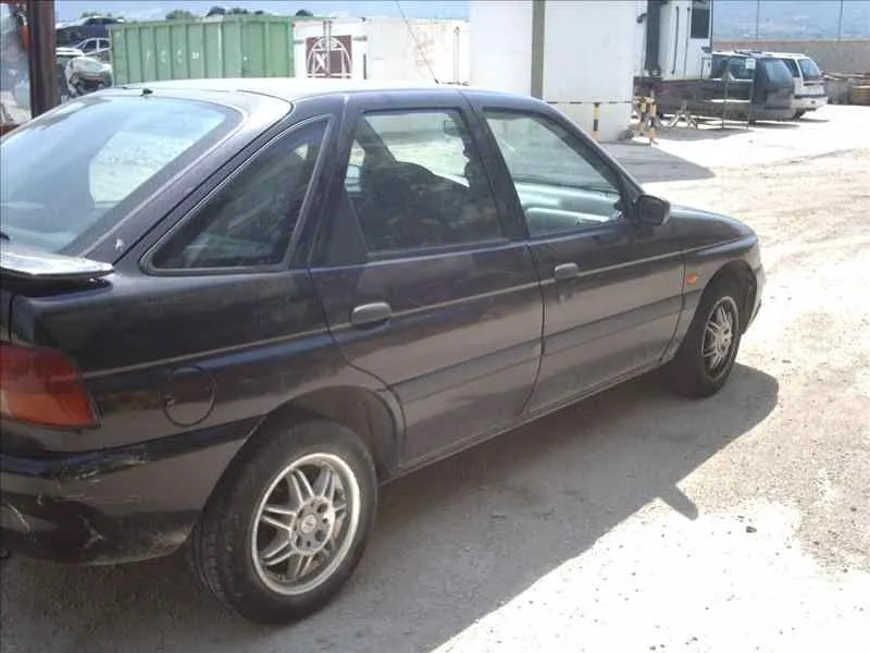 FORD ESCORT BERL./TURNIER FORD ESCORT BERL./TURNIER '1995 1.6 16V CAT VIOLETA 1995