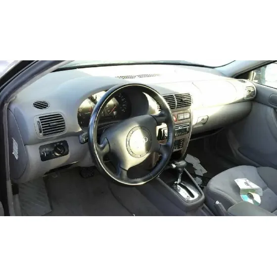 AUDI A3 (8L) '1999 1.8 ATTRACTION AZUL