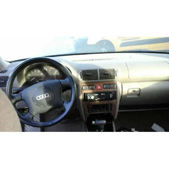 AUDI A3 (8L) '1999 1.8 ATTRACTION AZUL