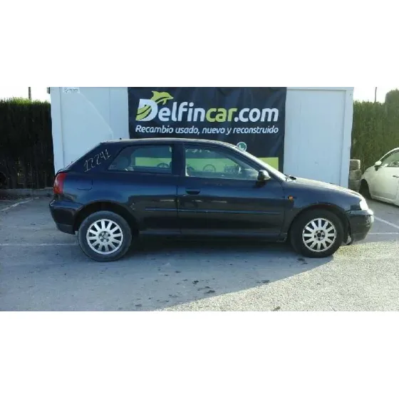 AUDI A3 (8L) '1999 1.8 ATTRACTION AZUL