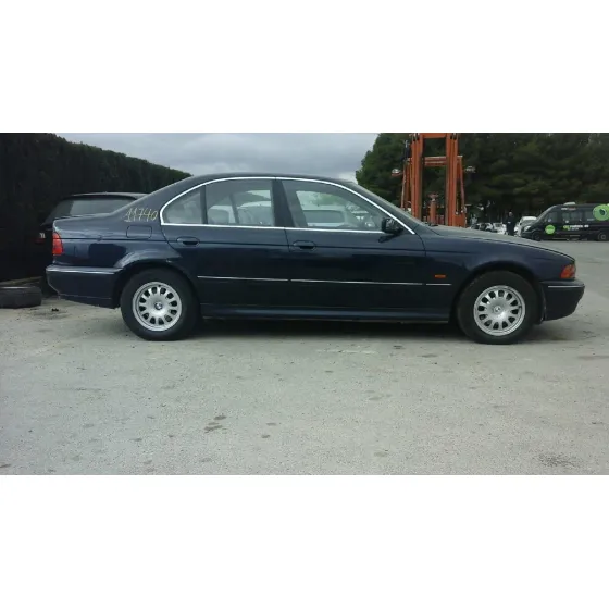 BMW SERIE 5 BERLINA (E39) '1998 525TDS AZUL