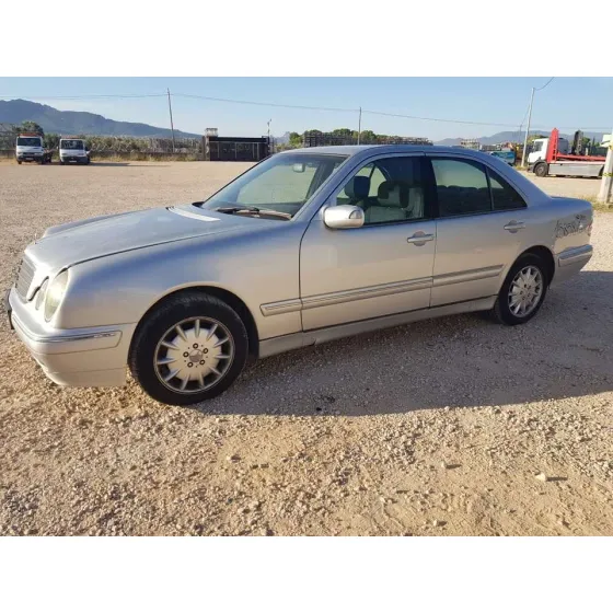 MERCEDES CLASE E (W210) BERLINA DIESEL '2000 320 CDI (210.026) GRIS