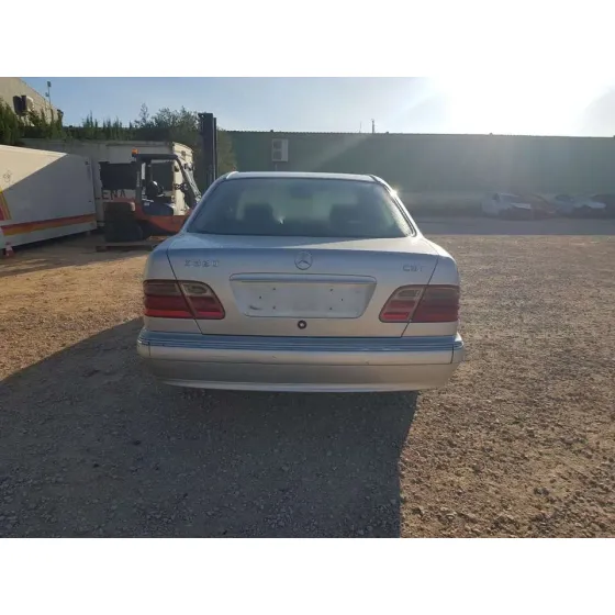 MERCEDES CLASE E (W210) BERLINA DIESEL '2000 320 CDI (210.026) GRIS