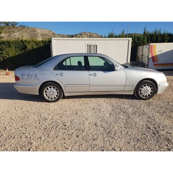 MERCEDES CLASE E (W210) BERLINA DIESEL '2000 320 CDI (210.026) GRIS
