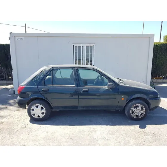 FORD FIESTA BERLINA '1997 GHIA VERDE