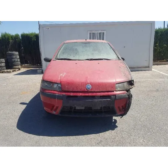 FIAT PUNTO BERLINA (188) '2000 1.2 8V ELX (I) ROJO