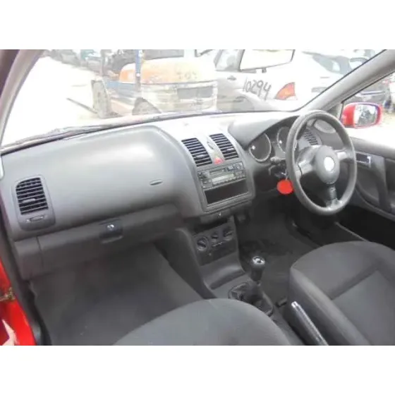 VOLKSWAGEN POLO BERLINA (6N2) '2001 CONCEPTLINE ROJO