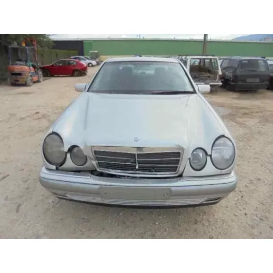 MERCEDES CLASE E (W210) BERLINA '1997 240 (210.061) GRIS