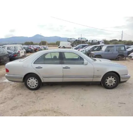 MERCEDES CLASE E (W210) BERLINA '1997 240 (210.061) GRIS